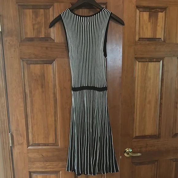 Anne Klein Gray Pleated Sheath Dress Midi - Picture 7 of 7